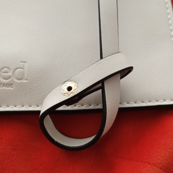 Seed Heritage PU leather clutch light white beige with wrist strap - Picture 3 of 4